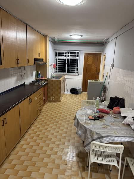 649 Ang Mo Kio Avenue 5, 649 Ang Mo Kio Avenue 5, 2 Bedrooms, 732 sqft, HDB Flat For Rent, by Jason Chen, 500106200 - Kitchen - PropertyGuru.com.sg