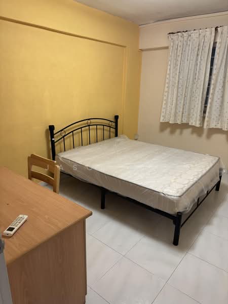 649 Ang Mo Kio Avenue 5, 649 Ang Mo Kio Avenue 5, 2 Bedrooms, 732 sqft, HDB Flat For Rent, by Jason Chen, 500106200 - Bedroom - PropertyGuru.com.sg