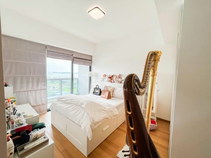 Marina Bay Residences, 18 Marina Boulevard, 2 Bedrooms, 1,066 sqft, Condominium For Rent, by Rayner Cheng, 500106204 - Bedroom - PropertyGuru.com.sg