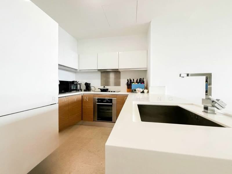 Marina Bay Residences, 18 Marina Boulevard, 2 Bedrooms, 1,066 sqft, Condominium For Rent, by Rayner Cheng, 500106204 - Kitchen - PropertyGuru.com.sg