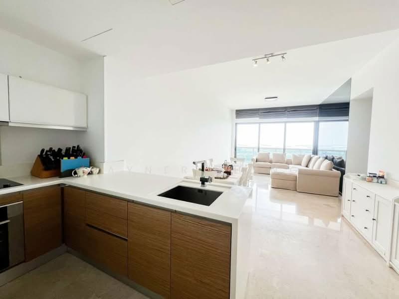 Marina Bay Residences, 18 Marina Boulevard, 2 Bedrooms, 1,066 sqft, Condominium For Rent, by Rayner Cheng, 500106204 - Kitchen - PropertyGuru.com.sg