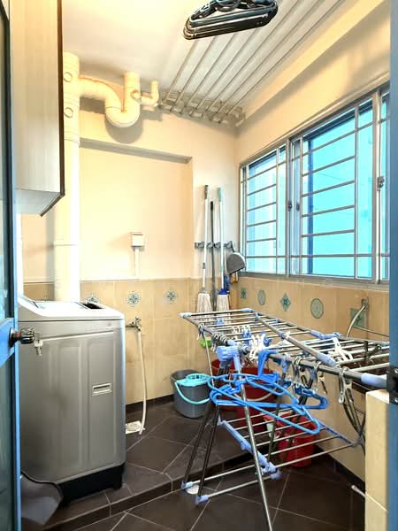 469B Admiralty Drive, 469B Admiralty Drive, 4 Bedrooms, 1,475 sqft, HDB Flat For Sale, by Shannon Ling 林志珉, 500106205 - Kitchen Yard - PropertyGuru.com.sg