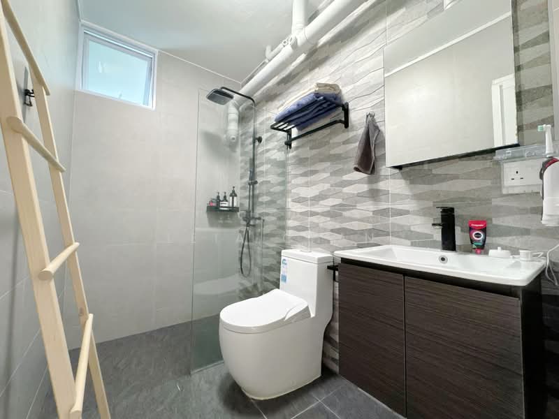 277 Toh Guan Road, 277 Toh Guan Road, 3 Bedrooms, 1,087 sqft, HDB Flat For Sale, by Leia Chan, 500106212 - Bathroom - PropertyGuru.com.sg