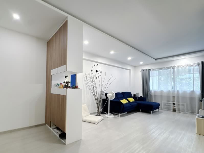 277 Toh Guan Road, 277 Toh Guan Road, 3 Bedrooms, 1,087 sqft, HDB Flat For Sale, by Leia Chan, 500106212 - Living Room - PropertyGuru.com.sg