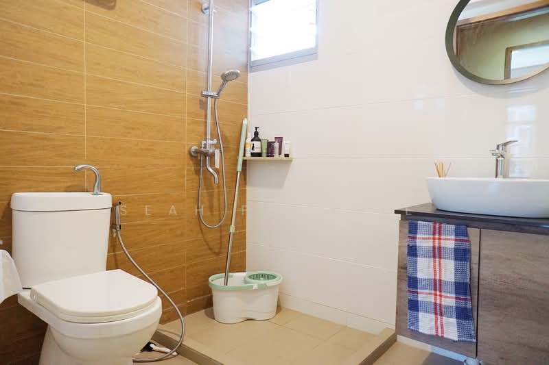 876C Tampines Avenue 8, 876C Tampines Avenue 8, 3 Bedrooms, 1,216 sqft, HDB Flat For Sale, by Seah Pei Khee, 500106220 - Bathroom - PropertyGuru.com.sg