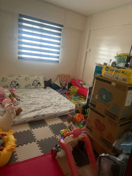 116 Hougang Avenue 1, 116 Hougang Avenue 1, 2 Bedrooms, 720 sqft, HDB Flat For Sale, by Francis Wee, 500106224 - Bedroom - PropertyGuru.com.sg