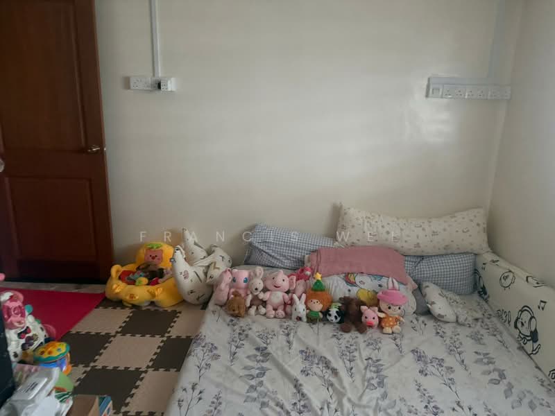 116 Hougang Avenue 1, 116 Hougang Avenue 1, 2 Bedrooms, 720 sqft, HDB Flat For Sale, by Francis Wee, 500106224 - Bedroom - PropertyGuru.com.sg