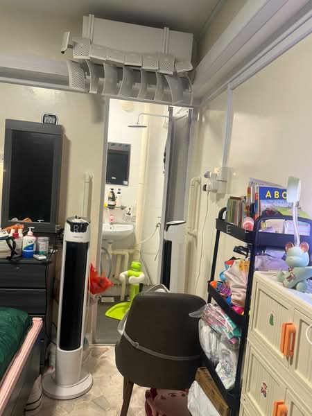 116 Hougang Avenue 1, 116 Hougang Avenue 1, 2 Bedrooms, 720 sqft, HDB Flat For Sale, by Francis Wee, 500106224 - Bathroom - PropertyGuru.com.sg