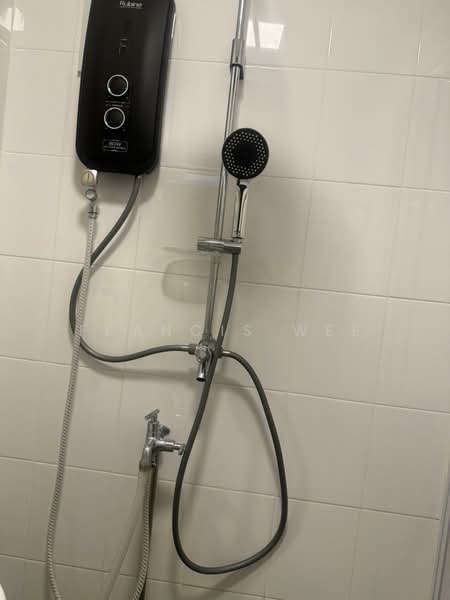 116 Hougang Avenue 1, 116 Hougang Avenue 1, 2 Bedrooms, 720 sqft, HDB Flat For Sale, by Francis Wee, 500106224 - Bathroom - PropertyGuru.com.sg