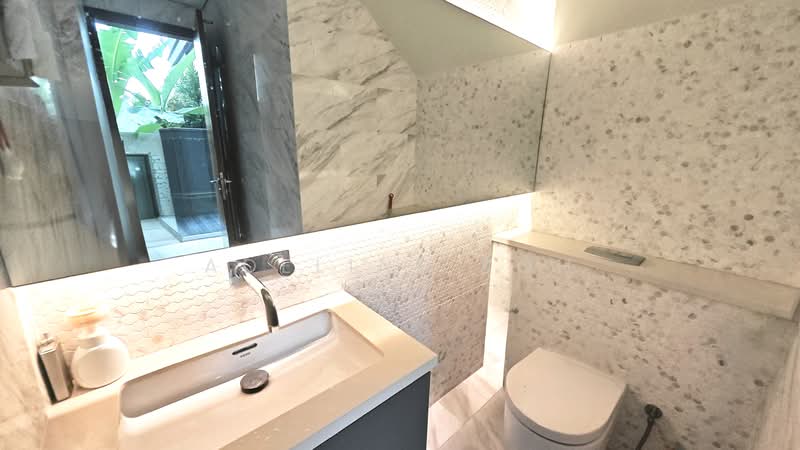 Watten Estate, Watten, 7 Bedrooms, 6,900 sqft, Detached House For Sale, by Adeline Koh, 500106236 - Bathroom - PropertyGuru.com.sg