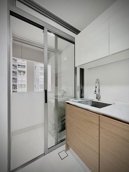 iResidences, 20 Irrawaddy Road, 2 Bedrooms, 1,066 sqft, Condominium For Sale, by Norman Ang, 500106240 - Balcony - PropertyGuru.com.sg