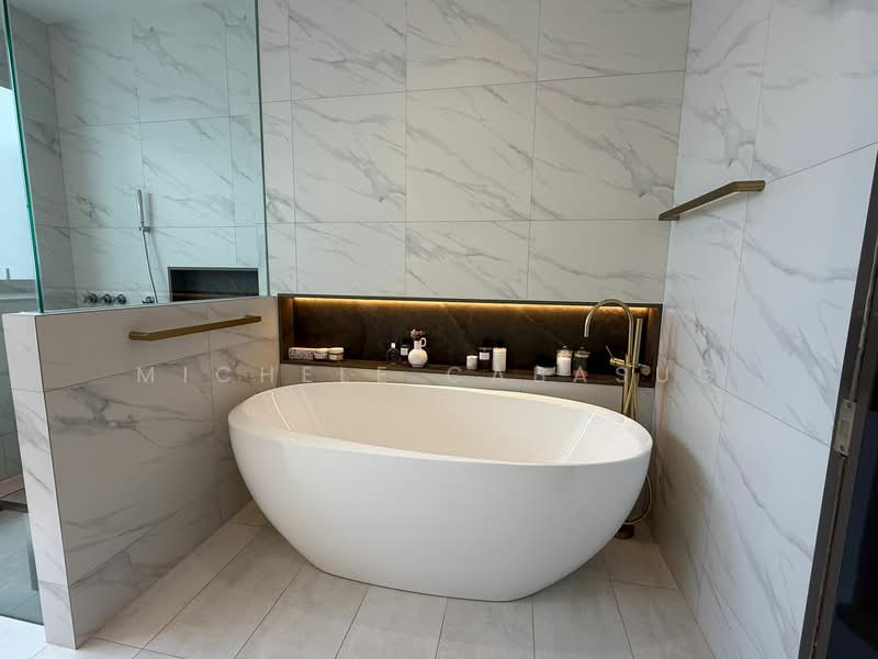 Hilltops, 99 Cairnhill Circle, 5 Bedrooms, 2,874 sqft, Condominium For Sale, by Michele Cabasug, 500106253 - Bathroom - PropertyGuru.com.sg