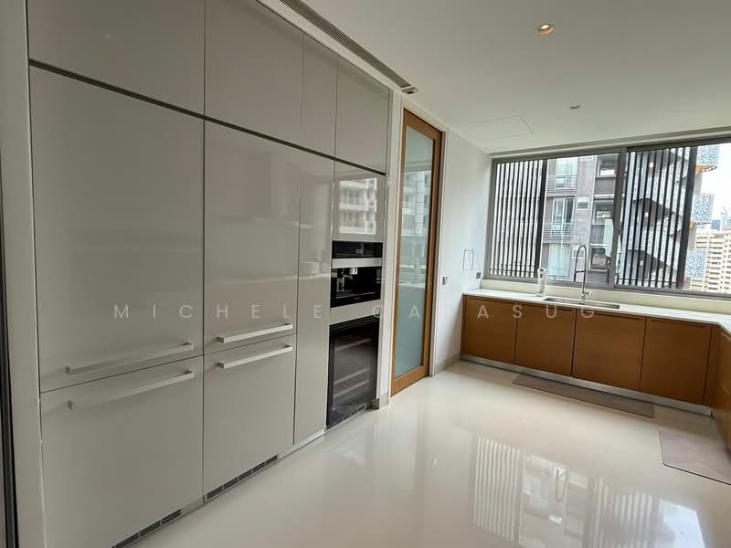 Hilltops, 99 Cairnhill Circle, 5 Bedrooms, 2,874 sqft, Condominium For Sale, by Michele Cabasug, 500106253 - Kitchen - PropertyGuru.com.sg