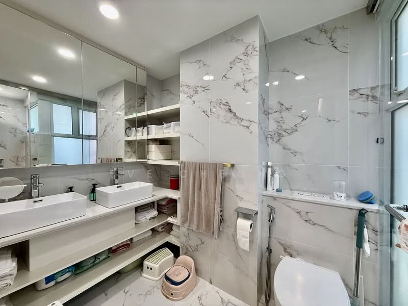 Tastefully renovated Terrace for sale at Pavilion! Don’t miss! Must view!, , 6 Bedrooms, 1,615 sqft, Terraced House For Sale, by Eve Cheong, 500106341 - Bathroom - PropertyGuru.com.sg