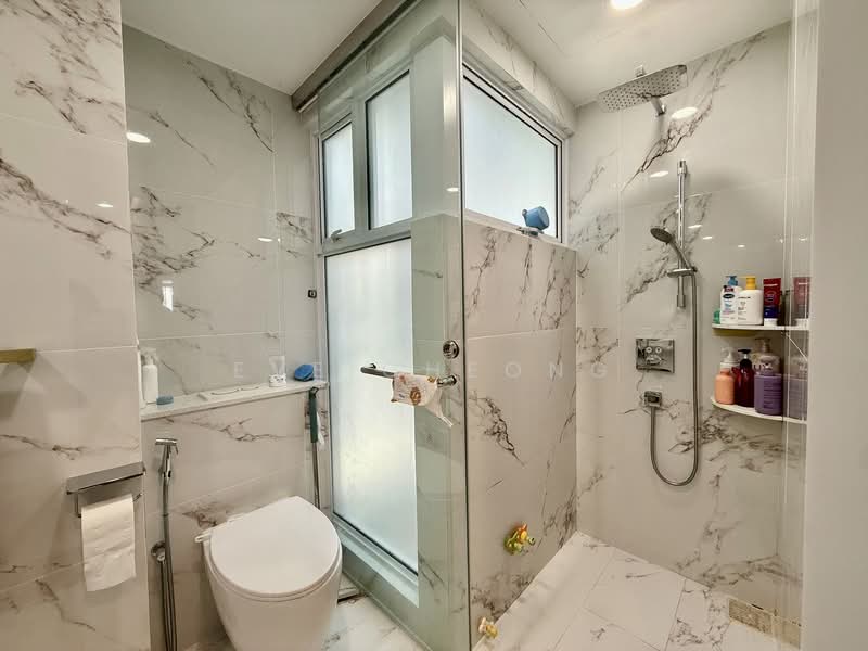 Tastefully renovated Terrace for sale at Pavilion! Don’t miss! Must view!, , 6 Bedrooms, 1,615 sqft, Terraced House For Sale, by Eve Cheong, 500106341 - Bathroom - PropertyGuru.com.sg