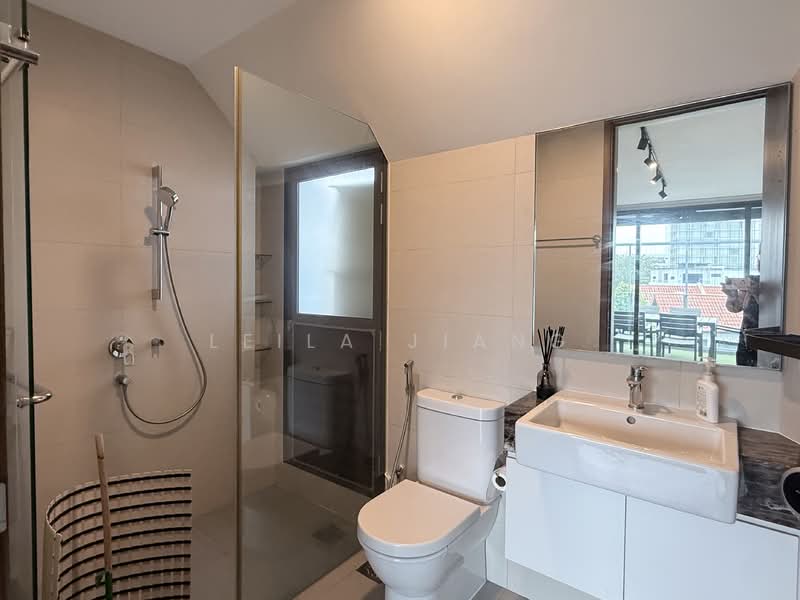 Terra Villas, 28 Jalan Sayang, 6 Bedrooms, 2,500 sqft, Terraced House For Sale, by Leila Jiang, 500106348 - Bathroom - PropertyGuru.com.sg