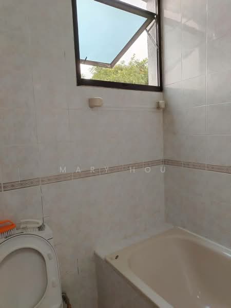 Parc Oasis, 35 Jurong East Avenue 1, Room Rental, 100 sqft, Condominium For Rent, by Mary Hou, 500106355 - Bathroom - PropertyGuru.com.sg