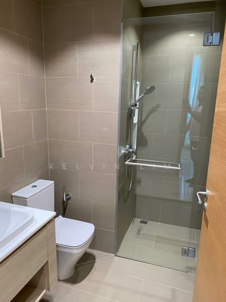 The Crest, 105 Prince Charles Crescent, 2 Bedrooms, 775 sqft, Condominium For Rent, by Kelvin Lim, 500106356 - Bathroom - PropertyGuru.com.sg