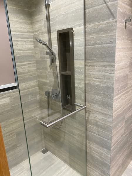 The Crest, 105 Prince Charles Crescent, 2 Bedrooms, 775 sqft, Condominium For Rent, by Kelvin Lim, 500106356 - Bathroom - PropertyGuru.com.sg