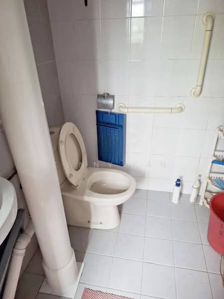 137 Bedok North Avenue 3, 137 Bedok North Avenue 3, Room Rental, 100 sqft, HDB Flat For Rent, by Kenny Kan, 500106363 - Bathroom - PropertyGuru.com.sg