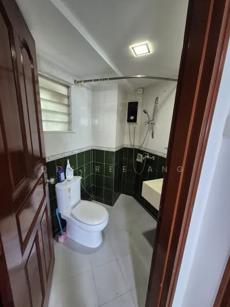 Melville Park, 28 Simei Street 1, 3 Bedrooms, 1,399 sqft, Apartment For Rent, by Desiree Ang, 500106364 - Common Bathroom - PropertyGuru.com.sg
