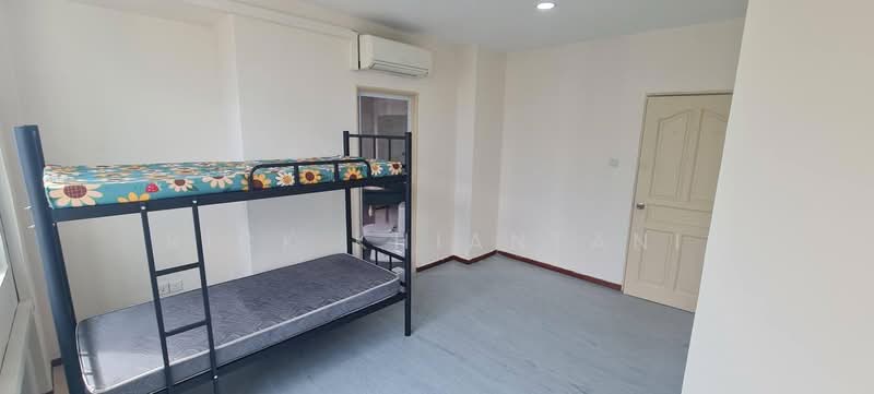 Wing Fong Court, 10 Lorong 14 Geylang, 3 Bedrooms, 947 sqft, Condominium For Sale, by Rick Khiantani, 500106365 - Bedroom - PropertyGuru.com.sg