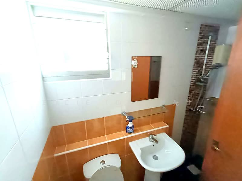 61A Strathmore Avenue, 61A Strathmore Avenue, Room Rental, 200 sqft, HDB Flat For Rent, by Eddie Tork 戴先生, 500106395 - Bathroom - PropertyGuru.com.sg