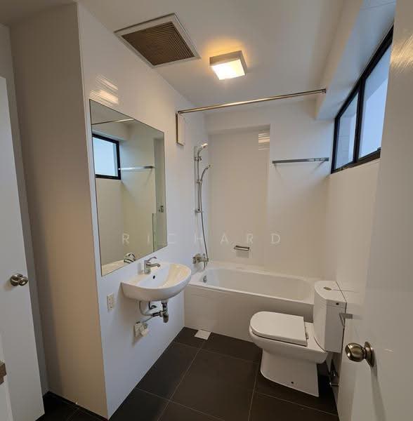 The Cairnhill, 4 Cairnhill Rise, Orchard / River Valley, 4 Bedrooms, 2,809 sqft, Condominium For Rent, by Richard Then, 500106408 - Bathroom - PropertyGuru.com.sg