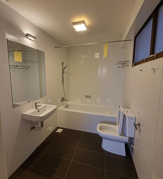 The Cairnhill, 4 Cairnhill Rise, Orchard / River Valley, 4 Bedrooms, 2,809 sqft, Condominium For Rent, by Richard Then, 500106408 - Bathroom - PropertyGuru.com.sg
