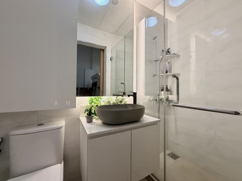 The Central, 6 Eu Tong Sen Street, Boat Quay / Raffles Place / Marina, 635 sqft, Office For Sale, by Angella Thoo, 500106429 - Bathroom - CommercialGuru.com.sg