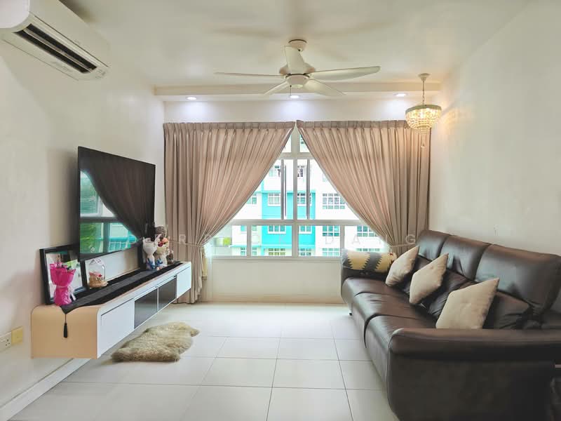 315C Yishun Greenwalk, 315C Yishun Avenue 9, 3 Bedrooms, 990 sqft, HDB Flat For Sale, by Derrick Dang, 500106434 - Living Room - PropertyGuru.com.sg