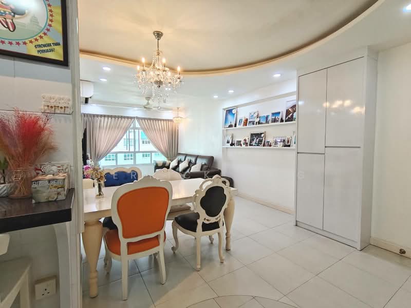 315C Yishun Greenwalk, 315C Yishun Avenue 9, 3 Bedrooms, 990 sqft, HDB Flat For Sale, by Derrick Dang, 500106434 - Living Room - PropertyGuru.com.sg