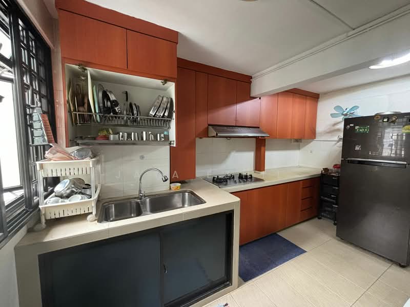 215 Boon Lay Place, 215 Boon Lay Place, 3 Bedrooms, 709 sqft, HDB Flat For Sale, by Jaya Ezhil, 500106436 - Kitchen - PropertyGuru.com.sg