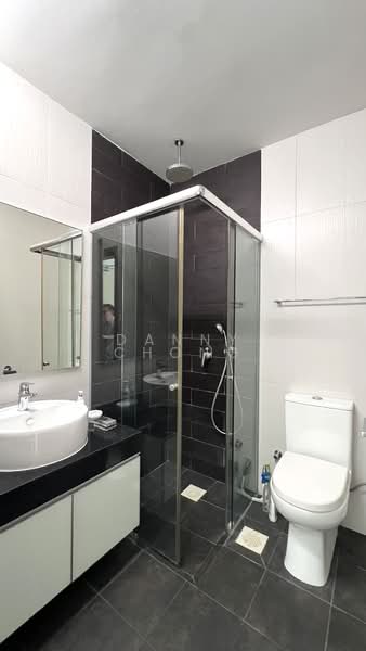 Parc Rosewood, 81 Rosewood Drive, 2 Bedrooms, 1,270 sqft, Condominium For Rent, by Danny Chong, 500106456 - Bathroom - PropertyGuru.com.sg