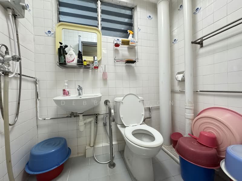 603 Hougang Avenue 4, 603 Hougang Avenue 4, 3 Bedrooms, 904 sqft, HDB Flat For Sale, by Debbie Hoon, 500106457 - Bathroom - PropertyGuru.com.sg