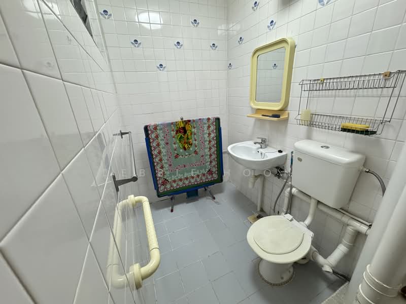 603 Hougang Avenue 4, 603 Hougang Avenue 4, 3 Bedrooms, 904 sqft, HDB Flat For Sale, by Debbie Hoon, 500106457 - Bathroom - PropertyGuru.com.sg