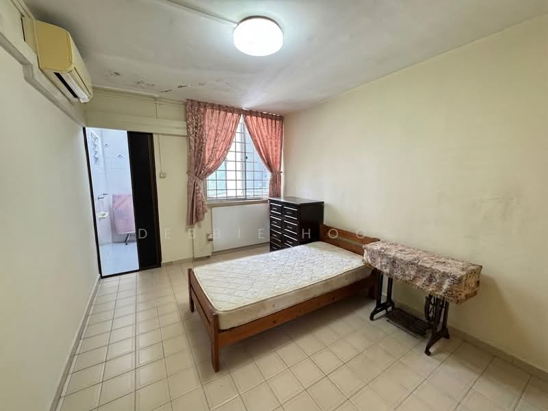 603 Hougang Avenue 4, 603 Hougang Avenue 4, 3 Bedrooms, 904 sqft, HDB Flat For Sale, by Debbie Hoon, 500106457 - Bedroom - PropertyGuru.com.sg