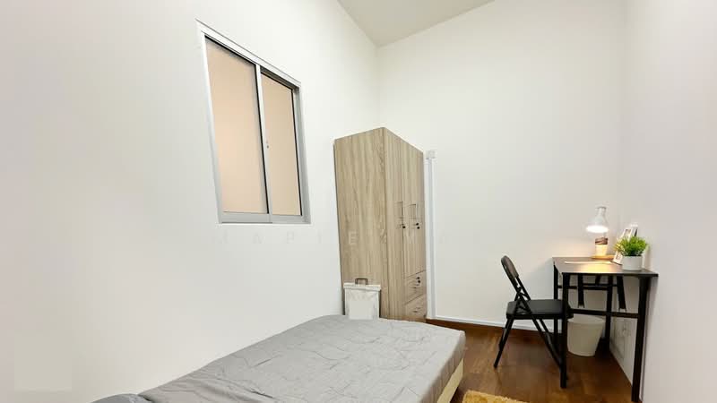 Villa De West, 385 Pasir Panjang Road, Room Rental, 120 sqft, Condominium For Rent, by Maple Yap, 500106459 - ECON1 - PropertyGuru.com.sg
