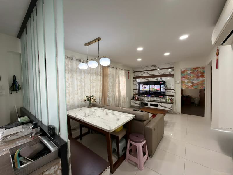 55 Strathmore Avenue, 55 Strathmore Avenue, 3 Bedrooms, 1,022 sqft, HDB Flat For Sale, by Jean Lim, 500106469 - Living Room - PropertyGuru.com.sg