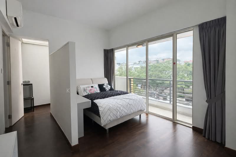 PrestigeHomes - 3.5 Storey Renovated Inter with 5 Ensuite Br @ Mimosa, Mimosa / Saraca / Nim / Begonia / Seletar Hills, 5 Bedrooms, 3,337 sqft, Terraced House For Sale, by Kristle Ng, 500106492 - Level 3 Bedroom - PropertyGuru.com.sg