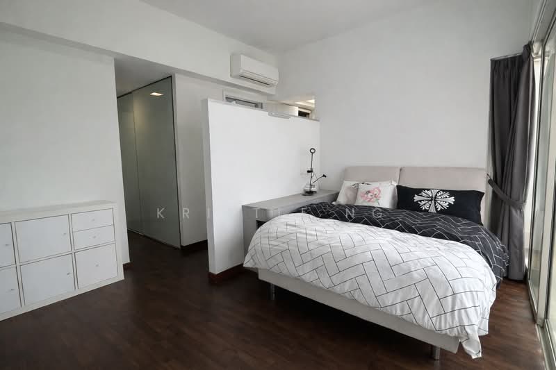PrestigeHomes - 3.5 Storey Renovated Inter with 5 Ensuite Br @ Mimosa, Mimosa / Saraca / Nim / Begonia / Seletar Hills, 5 Bedrooms, 3,337 sqft, Terraced House For Sale, by Kristle Ng, 500106492 - Level 3 Bedroom - PropertyGuru.com.sg