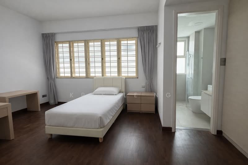 PrestigeHomes - 3.5 Storey Renovated Inter with 5 Ensuite Br @ Mimosa, Mimosa / Saraca / Nim / Begonia / Seletar Hills, 5 Bedrooms, 3,337 sqft, Terraced House For Sale, by Kristle Ng, 500106492 - Level 2 Bedroom - PropertyGuru.com.sg