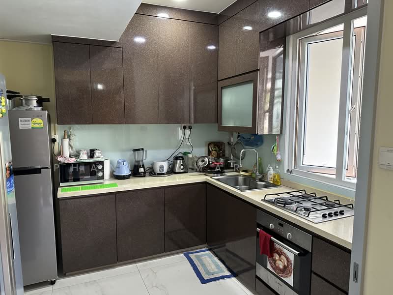 Straits Gardens, Andrews Terrace, Room Rental, 300 sqft, Terraced House For Rent, by Phani Kumar Anne, 500106497 - Kitchen - PropertyGuru.com.sg