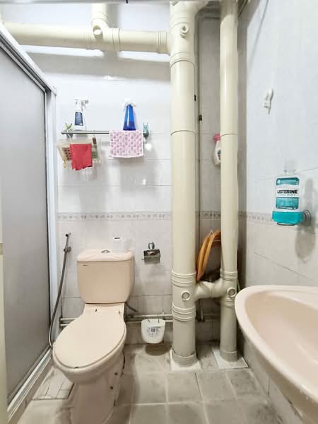 658A Jurong West Street 65, 658A Jurong West Street 65, 3 Bedrooms, 1,195 sqft, HDB Flat For Sale, by Kenny Kan, 500106498 - Bathroom - PropertyGuru.com.sg