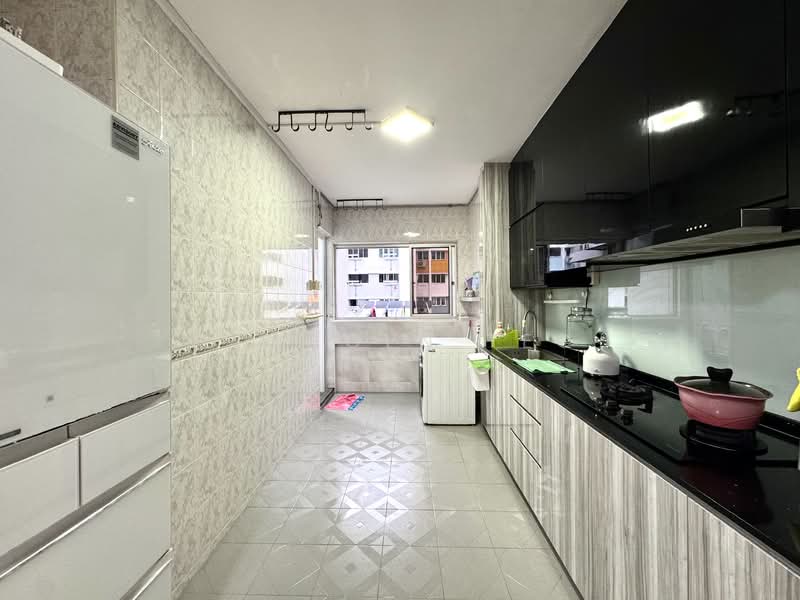 208 Bukit Batok Street 21, 208 Bukit Batok Street 21, 2 Bedrooms, 786 sqft, HDB Flat For Sale, by Lincoln Teo, 500106507 - Kitchen - PropertyGuru.com.sg