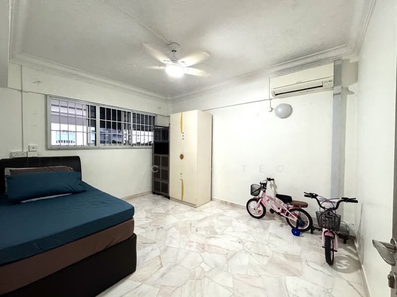 208 Bukit Batok Street 21, 208 Bukit Batok Street 21, 2 Bedrooms, 786 sqft, HDB Flat For Sale, by Lincoln Teo, 500106507 - Bedroom 1 - PropertyGuru.com.sg