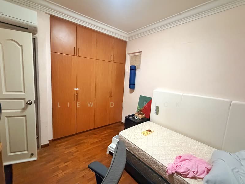 342 Bukit Batok Street 34, 342 Bukit Batok Street 34, 3 Bedrooms, 957 sqft, HDB Flat For Sale, by Liew Derrick, 500106517 - Bedroom - PropertyGuru.com.sg