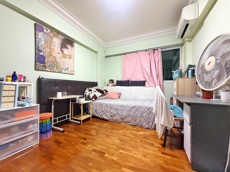 342 Bukit Batok Street 34, 342 Bukit Batok Street 34, 3 Bedrooms, 957 sqft, HDB Flat For Sale, by Liew Derrick, 500106517 - Bedroom - PropertyGuru.com.sg