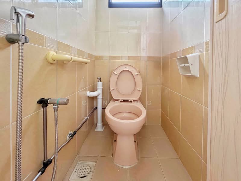 42 Telok Blangah Rise, 42 Telok Blangah Rise, 2 Bedrooms, 753 sqft, HDB Flat For Sale, by Gina Ng, 500106529 - Bathroom - PropertyGuru.com.sg