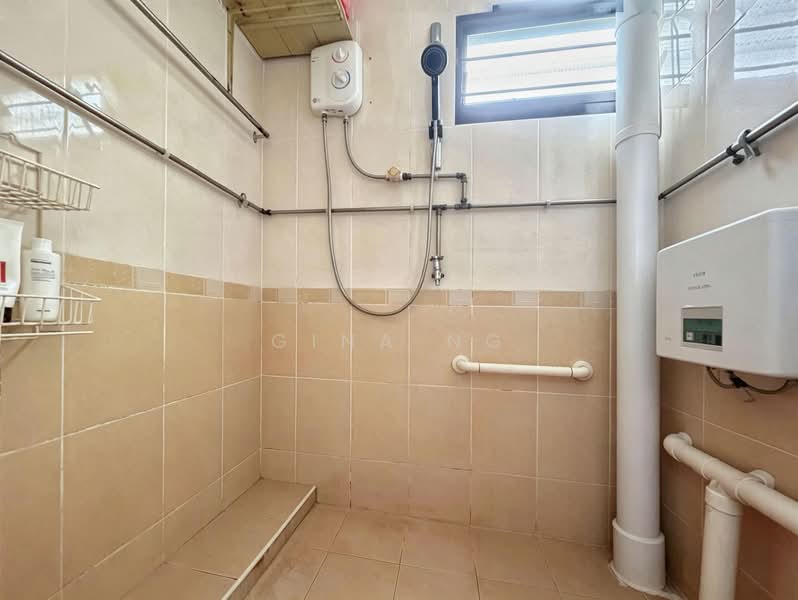 42 Telok Blangah Rise, 42 Telok Blangah Rise, 2 Bedrooms, 753 sqft, HDB Flat For Sale, by Gina Ng, 500106529 - Bathroom - PropertyGuru.com.sg